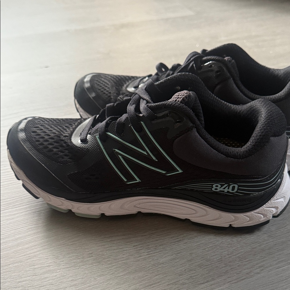 new balance 840’s size 8 - Picture 2 of 6